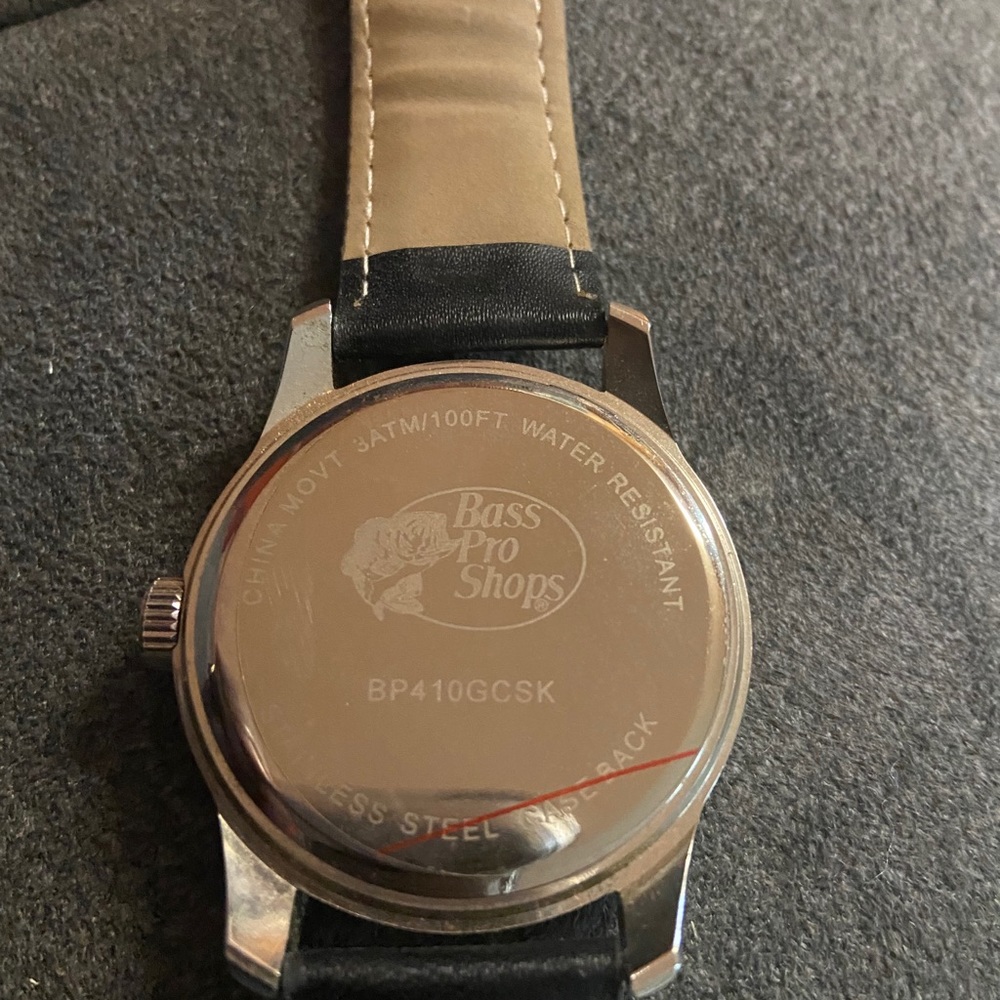 Bass Pro Watch - Picture 4 of 5